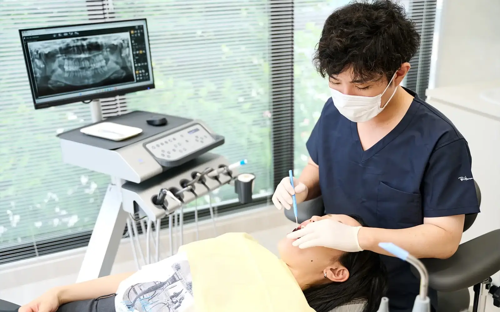 歯を拡大して、悪いところだけを見極める
